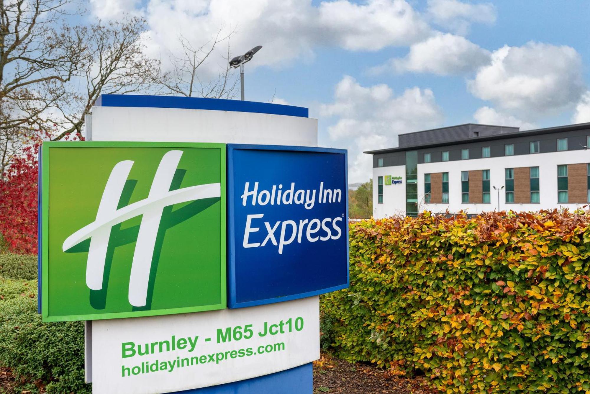 Holiday Inn Express Burnley M65 Jct 10, An Ihg Hotel Eksteriør bilde